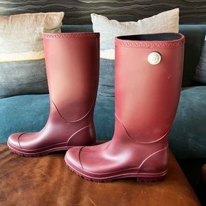 Pre - owned UGG rain boots